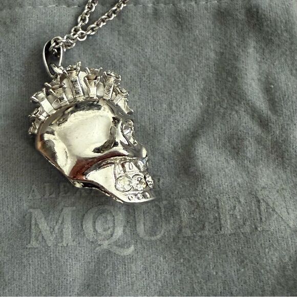 Alexander McQueen Silver Crystal Mohawk Skull Pendant Necklace - Picture 7 of 8
